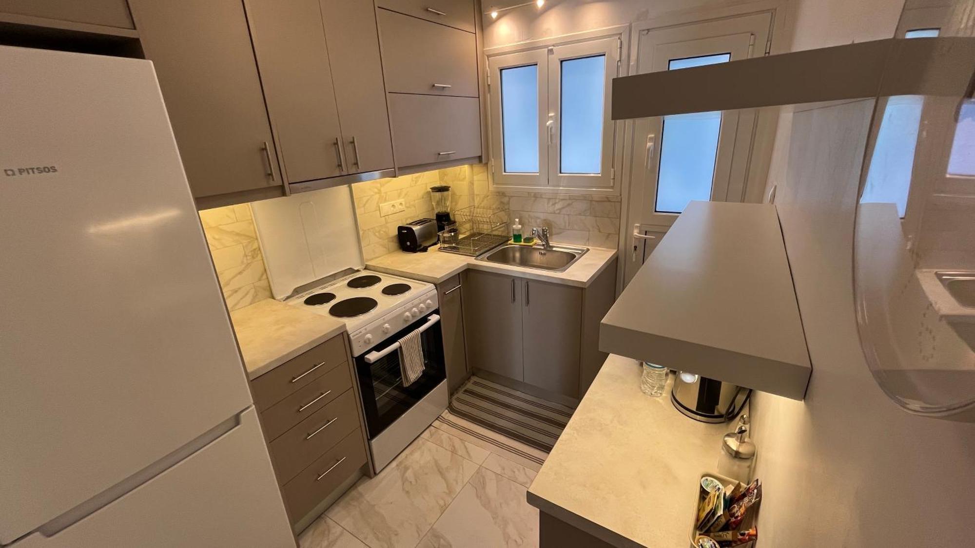 4 Newly Renovated Charming Apartments Steps From Panormou Metro Station Афіни Номер фото