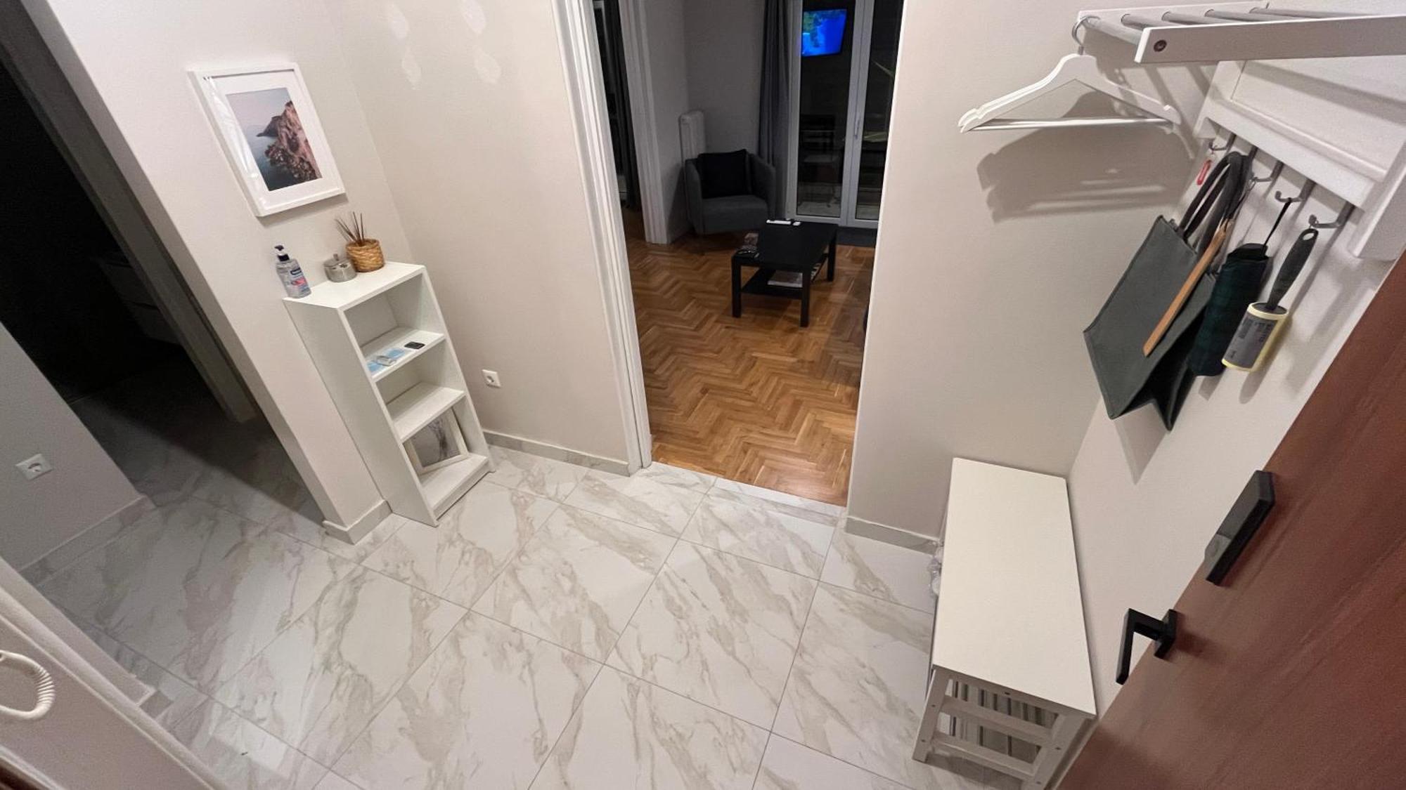 4 Newly Renovated Charming Apartments Steps From Panormou Metro Station Афіни Номер фото