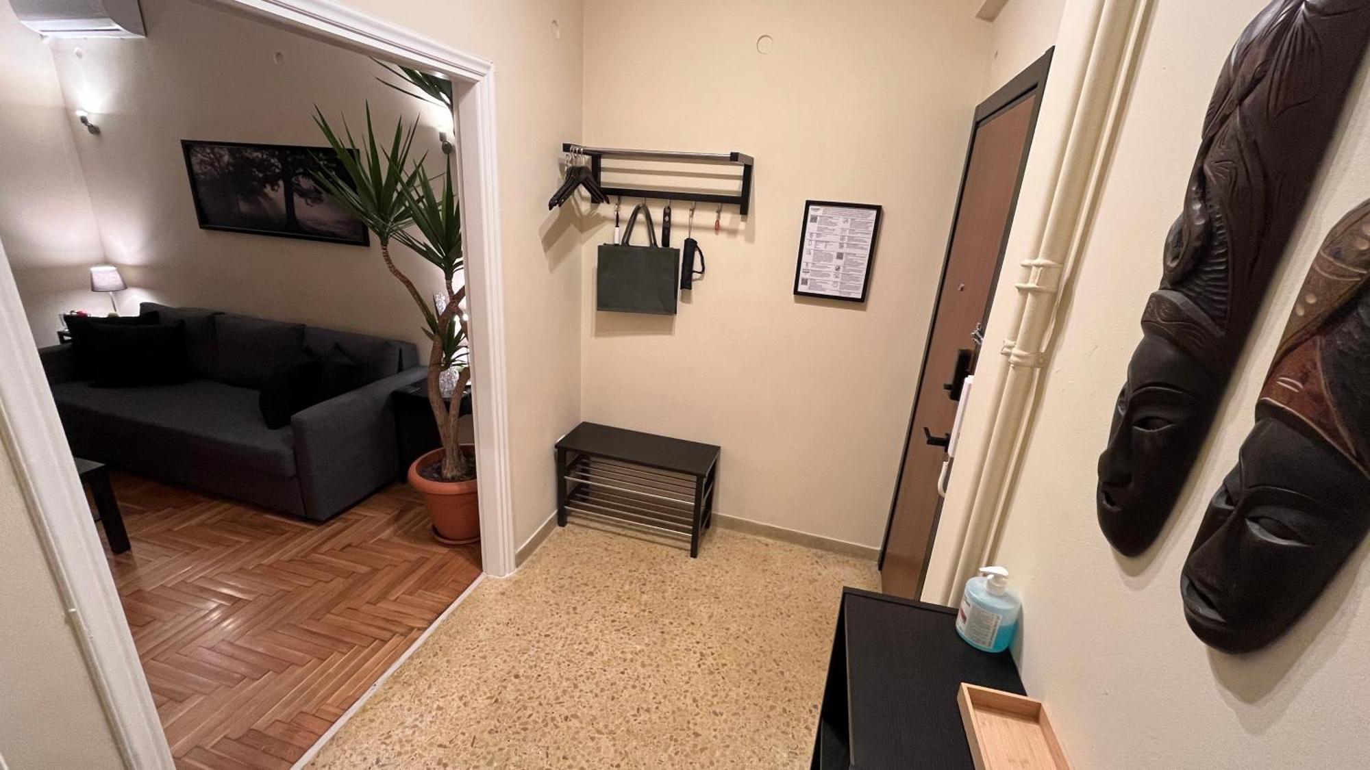 4 Newly Renovated Charming Apartments Steps From Panormou Metro Station Афіни Номер фото