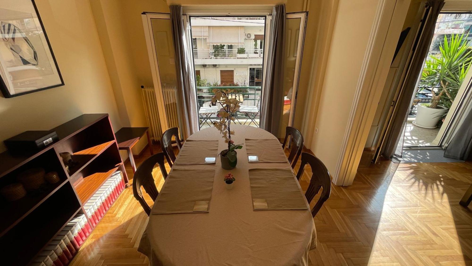 4 Newly Renovated Charming Apartments Steps From Panormou Metro Station Афіни Номер фото