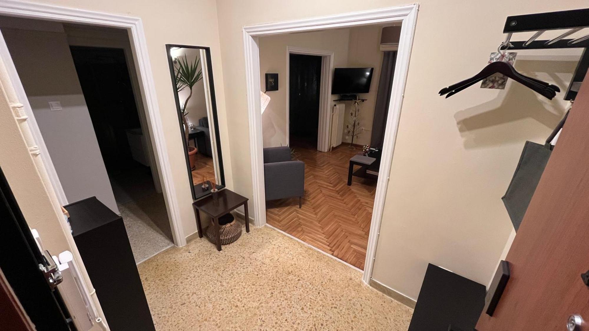 4 Newly Renovated Charming Apartments Steps From Panormou Metro Station Афіни Номер фото
