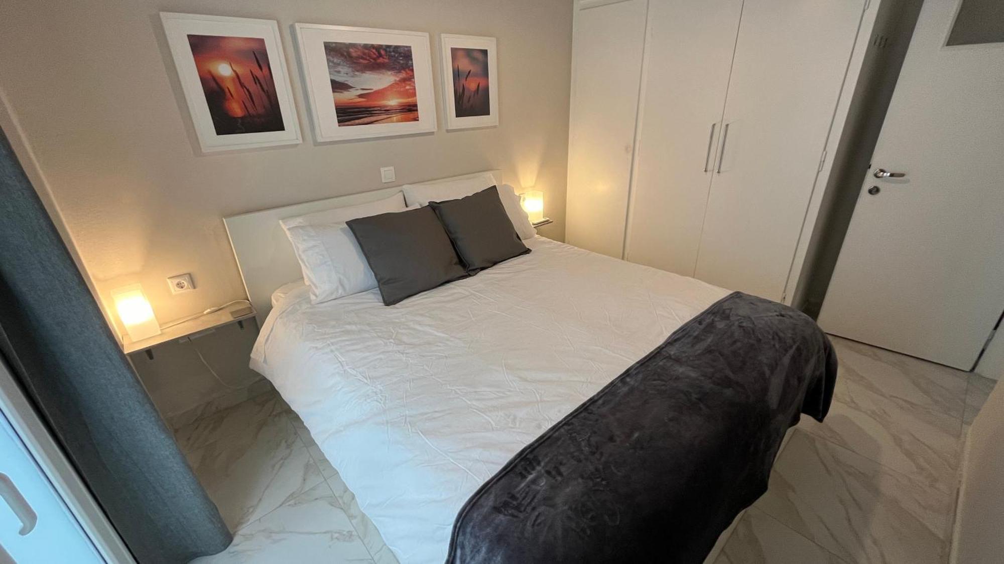 4 Newly Renovated Charming Apartments Steps From Panormou Metro Station Афіни Номер фото