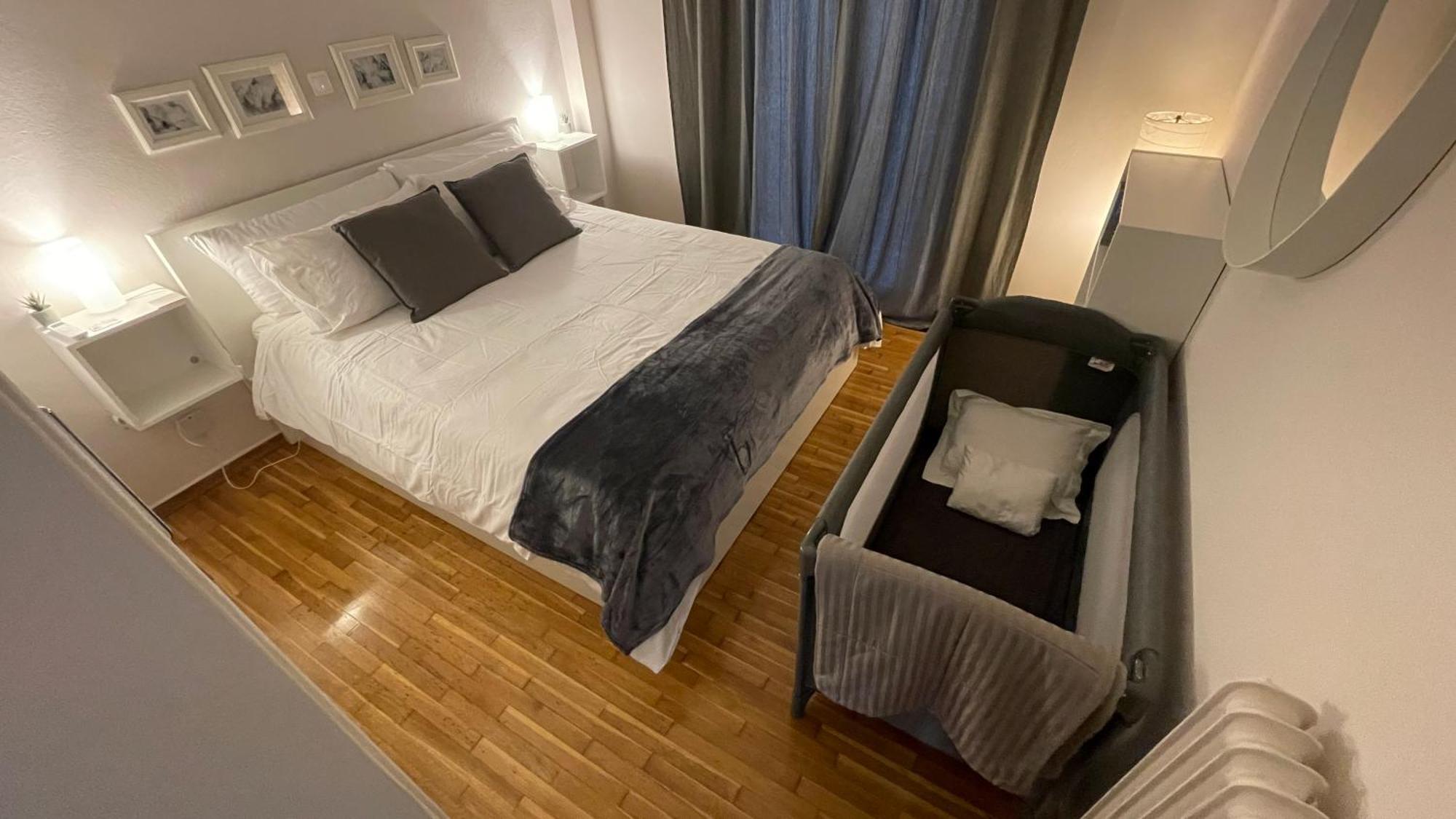 4 Newly Renovated Charming Apartments Steps From Panormou Metro Station Афіни Номер фото