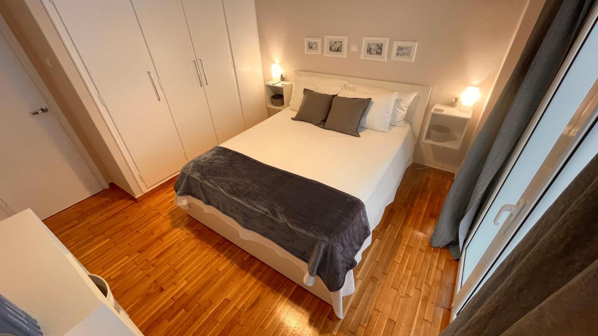 4 Newly Renovated Charming Apartments Steps From Panormou Metro Station Афіни Номер фото