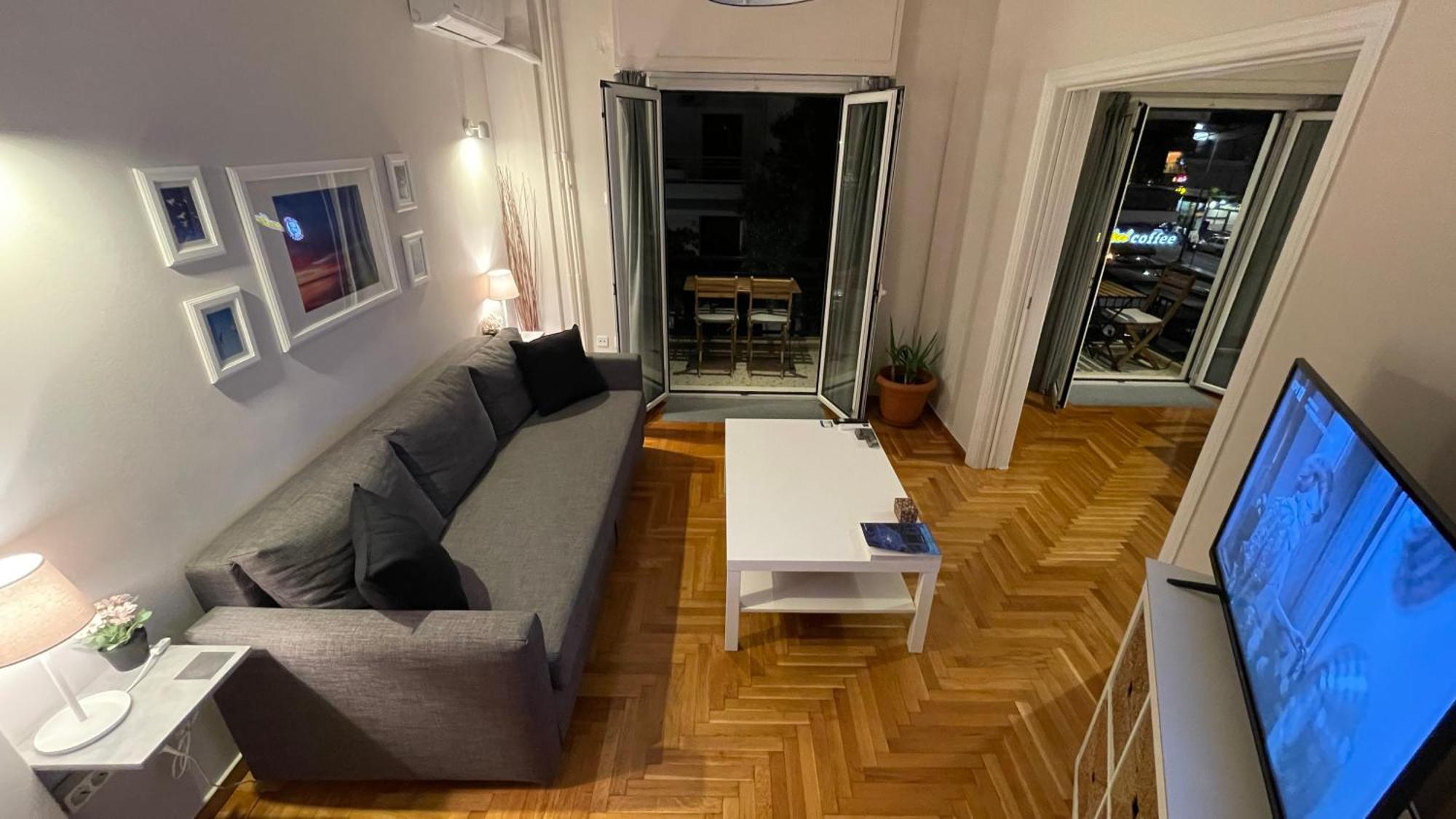 4 Newly Renovated Charming Apartments Steps From Panormou Metro Station Афіни Номер фото
