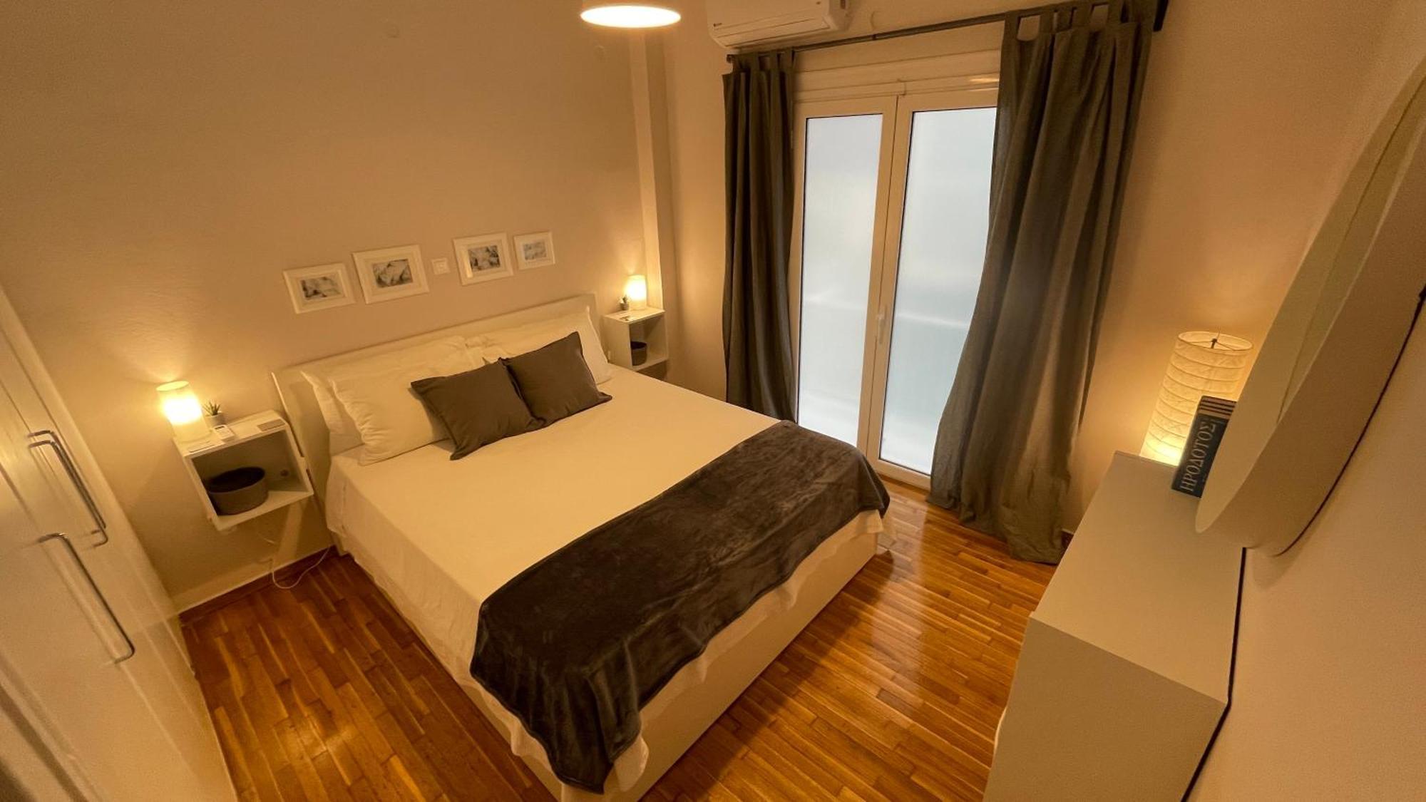 4 Newly Renovated Charming Apartments Steps From Panormou Metro Station Афіни Номер фото