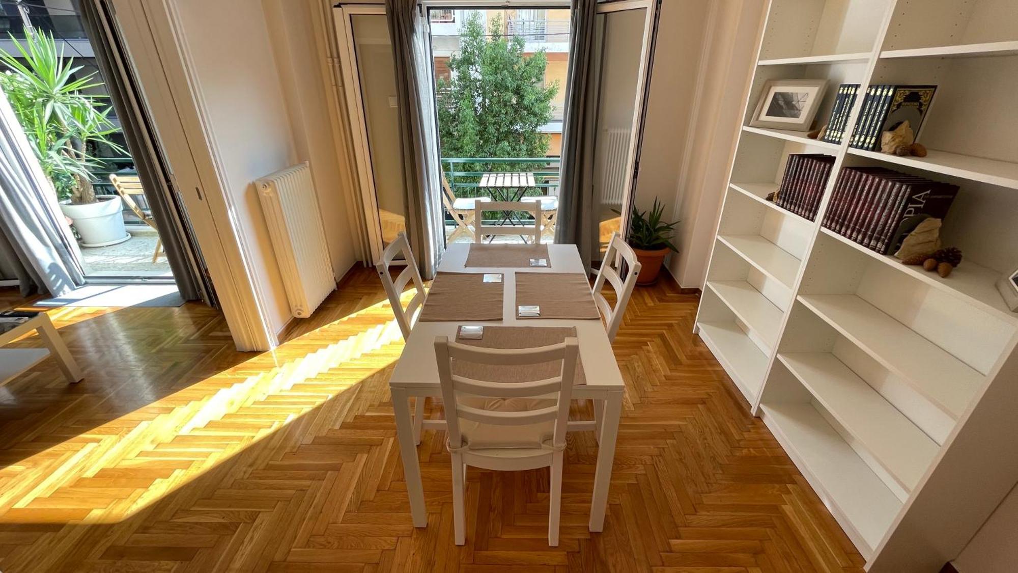 4 Newly Renovated Charming Apartments Steps From Panormou Metro Station Афіни Номер фото